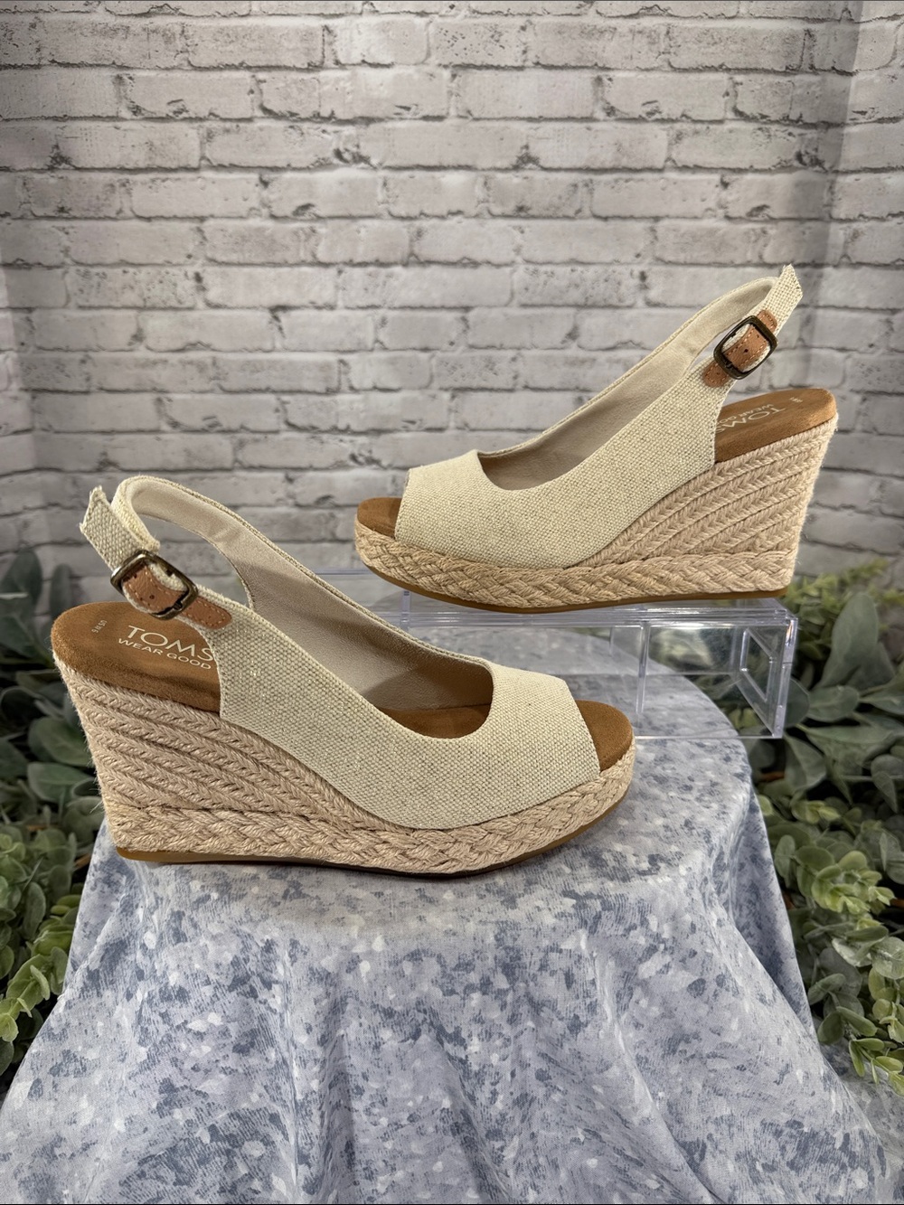 TOMS “Camilla” Beige & Gold Metallic Canvas Open-Toe Wedge Sandals WMS 6M☀️EUC - Picture 4 of 12